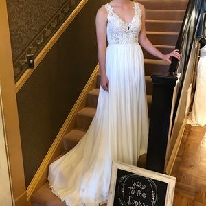 Brand new never worn or altered wedding dress